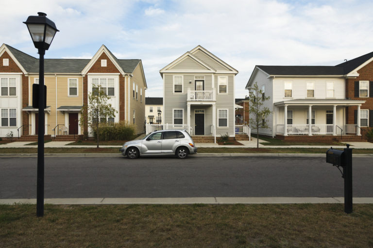 Maximizing Your Return: Single-Family Homes vs. Multi-Family Properties